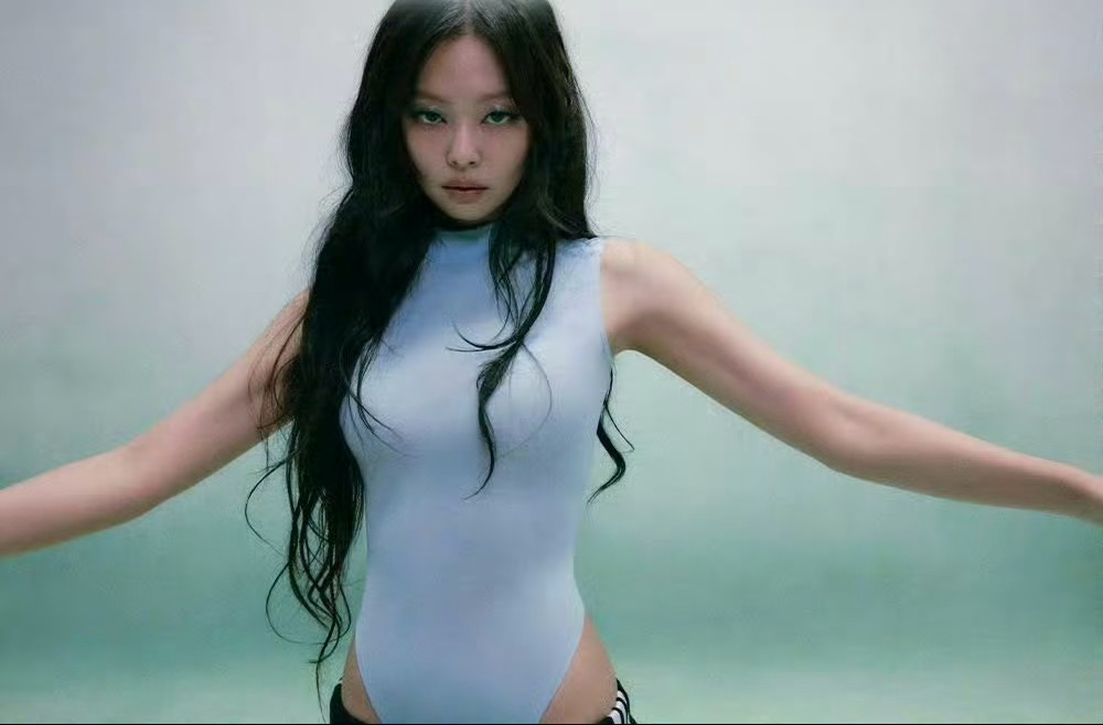 Jennie联名首日突破成都太古里Adidas旗舰店门店纪录😍‼️‼️‼️‼️