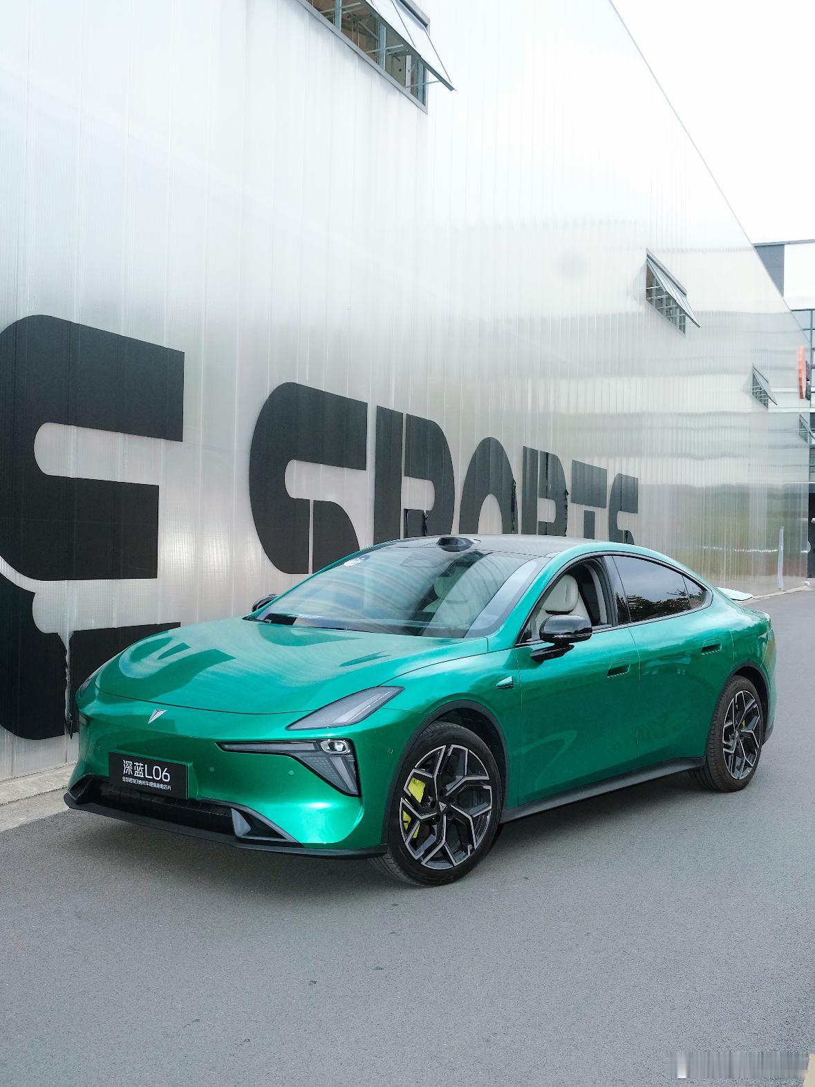 深蓝L06入门满配预售价13.99万之前早八赶通勤，堵得我握着方向盘都想叹气，现