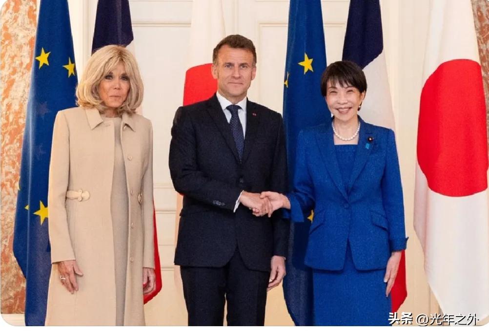 法国总统马克龙（4月1日晚）发文称：“我很高兴能够再次见到高市早苗首相。在战乱和