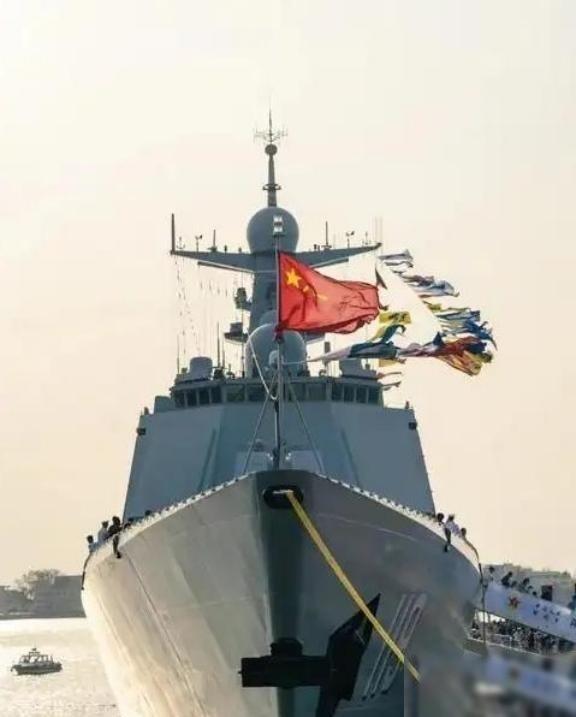 无论是中国的导弹，还是中国的航母，日本都不怕，日本怕的只有两点，就是咱们掐断它的