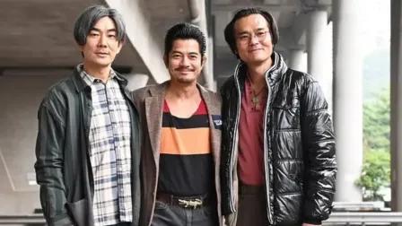 56岁林家栋扶58岁郭富城下楼梯[黑线]，貌似有一丢丢喜剧效果……

郭富城说是