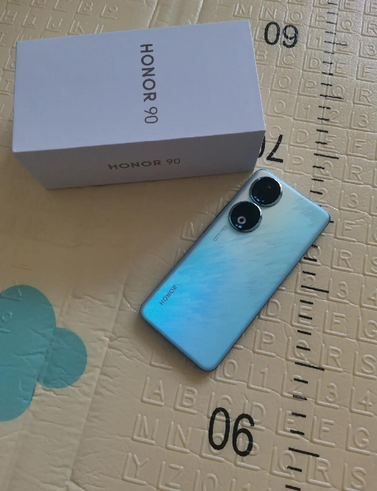 荣耀90才卖1999，2亿像素主摄，12+256GB，够用了，可以冲了兄弟们！#