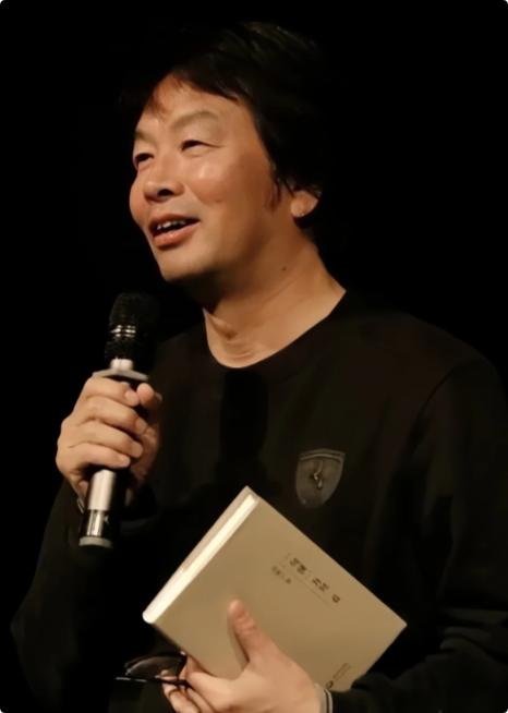 北大才子刘震云说：“只有尿过尿的墙，才写禁止大小便；只有离过婚的女人，才懂得贫贱