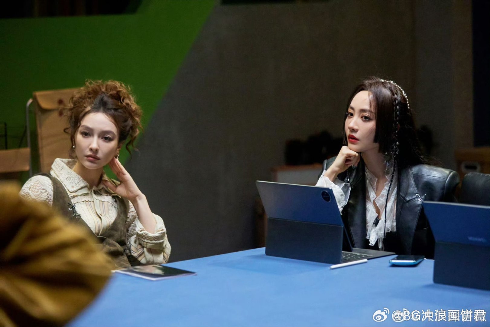 王鸥杨蓉战损妆大侦探血痕是勋章，眼神是利刃。王鸥杨蓉战损妆美得让人屏息。《大侦探