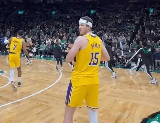 里夫斯36+8独木难支湖人不敌凯尔特人 布朗30+8+8NBA新赛季常规赛继续进