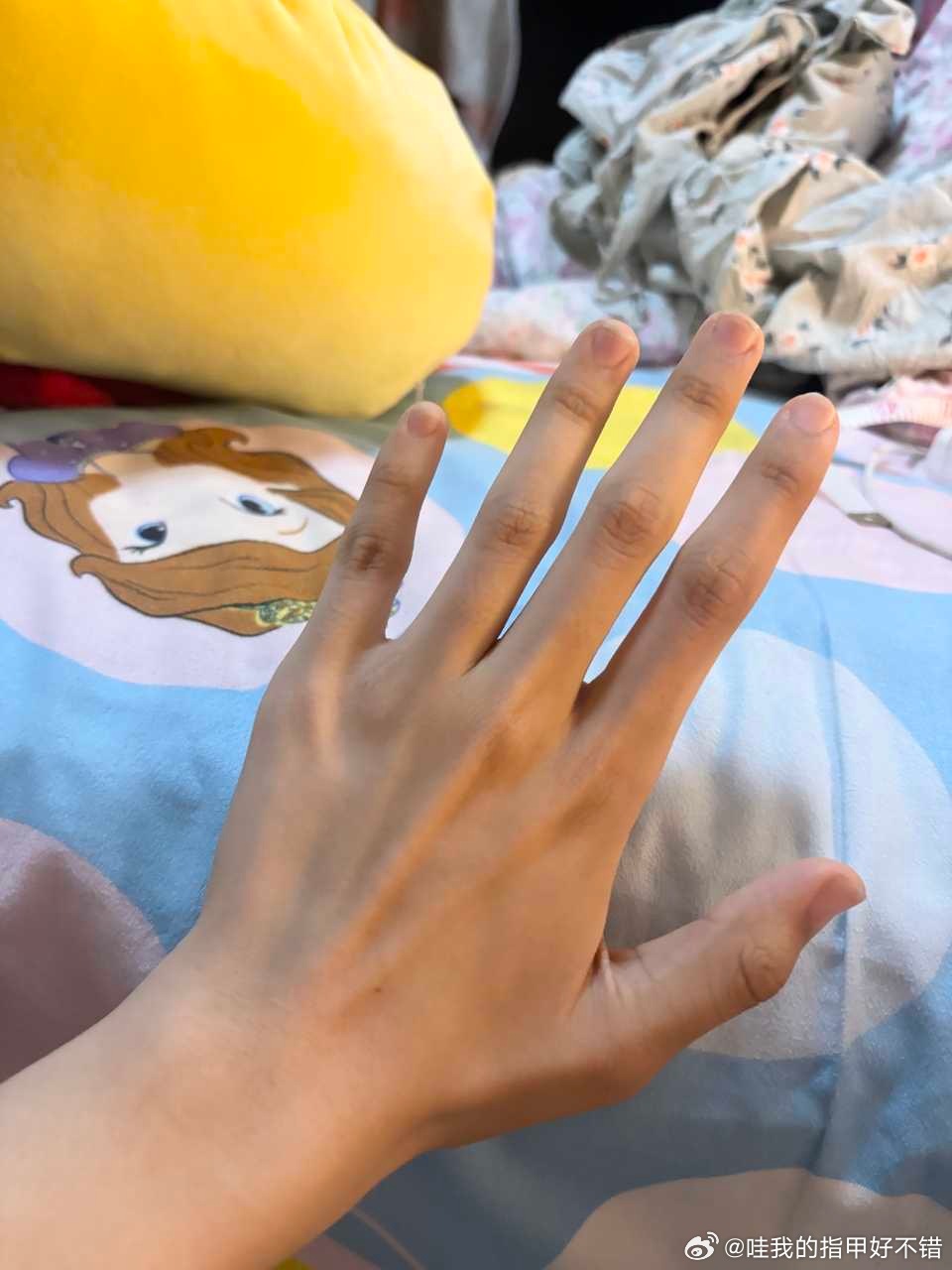 【💅🏻34229】这种手有没有美甲推荐，，想要尖长款柔色系，，我是女生 