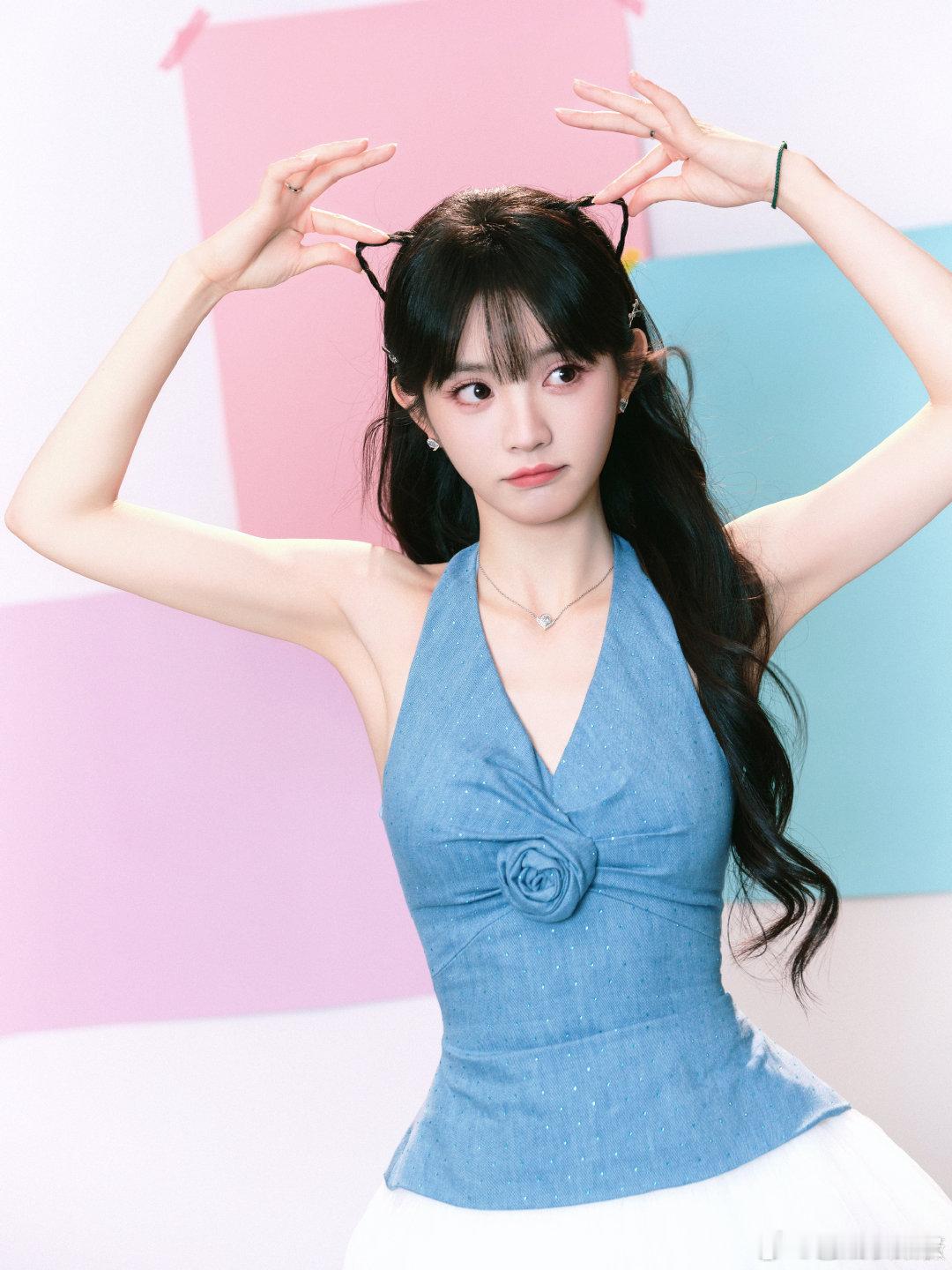 胡一天给田曦薇戴围巾路透 《天才女友》的路透比预想中还甜！胡一天为田曦薇戴围巾的