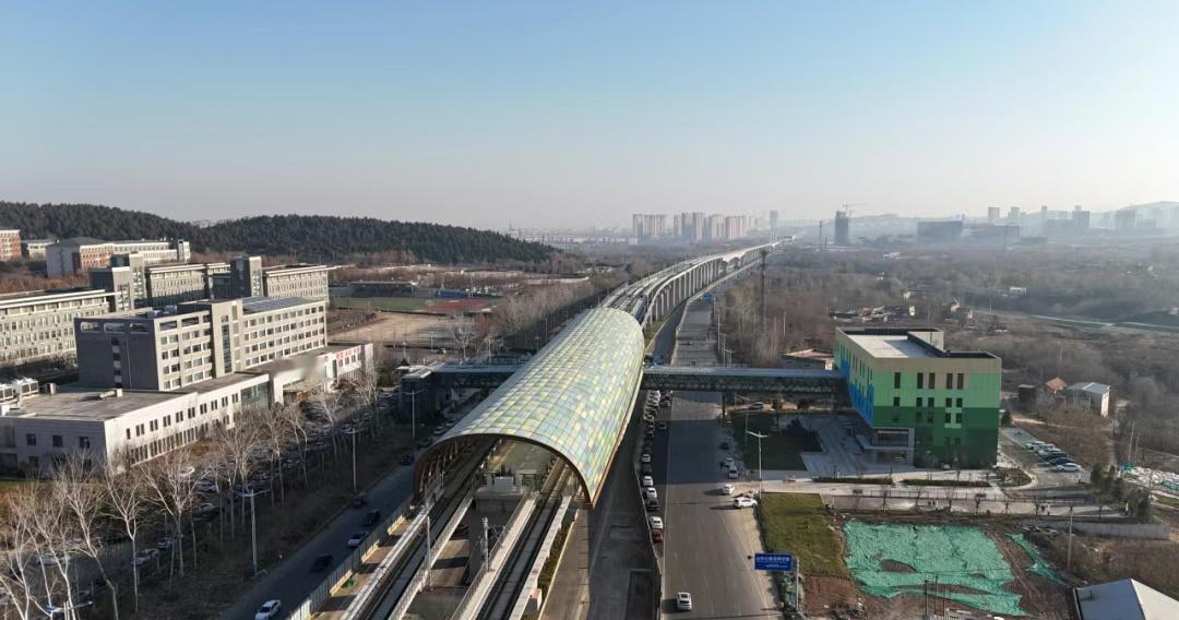 【济南地铁8号线一期开通运营】
近日，二公局、机电局、中交路建、三公局参建的济南