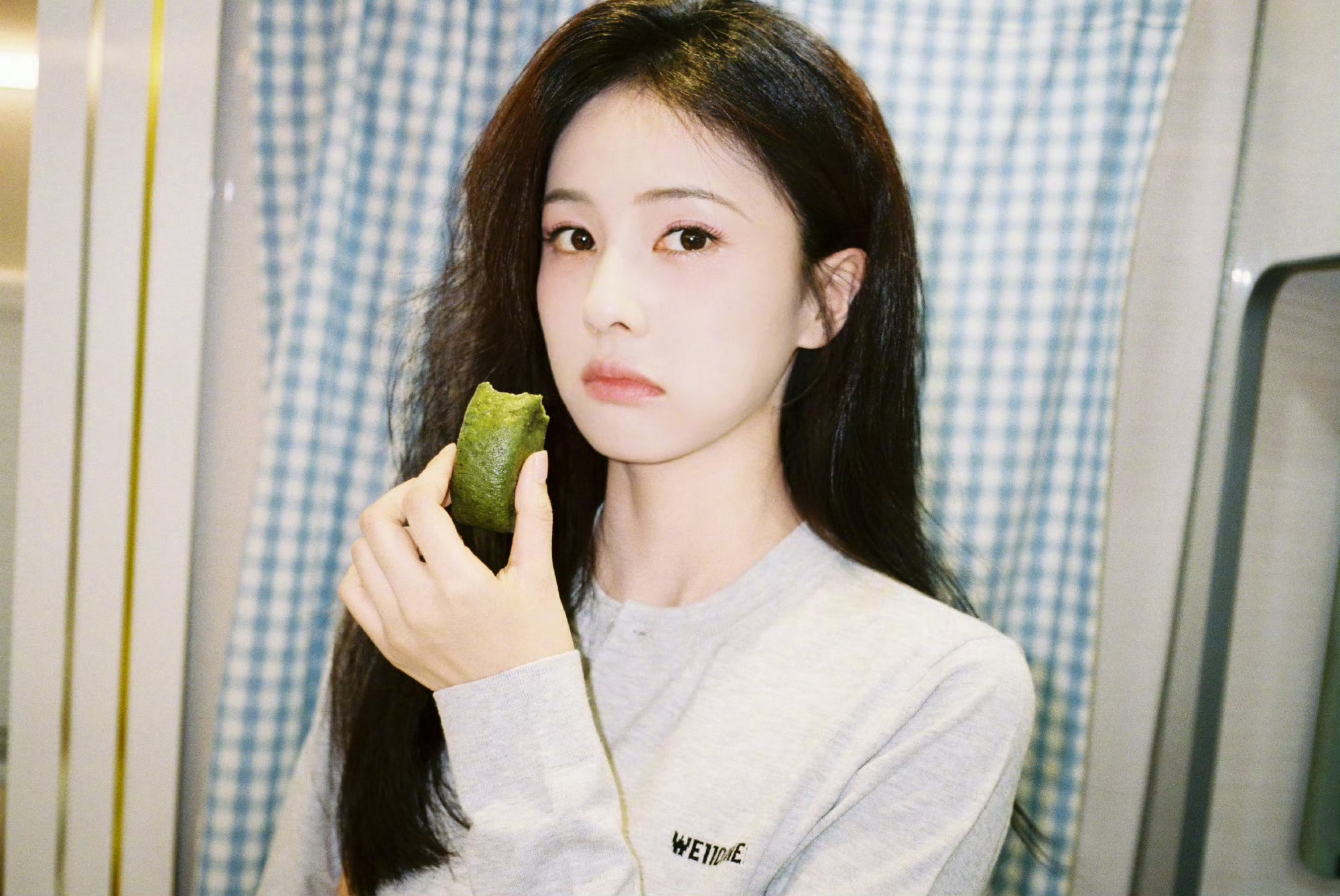 白鹿瘦成啥样了白鹿又美又瘦，多吃点呀，太瘦啦[抱一抱] ​​​
