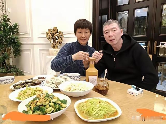 这面儿，你走得了吗？衣食无忧的冯导，住着外国的大别墅, 喝着15年茅台陈酿, 山