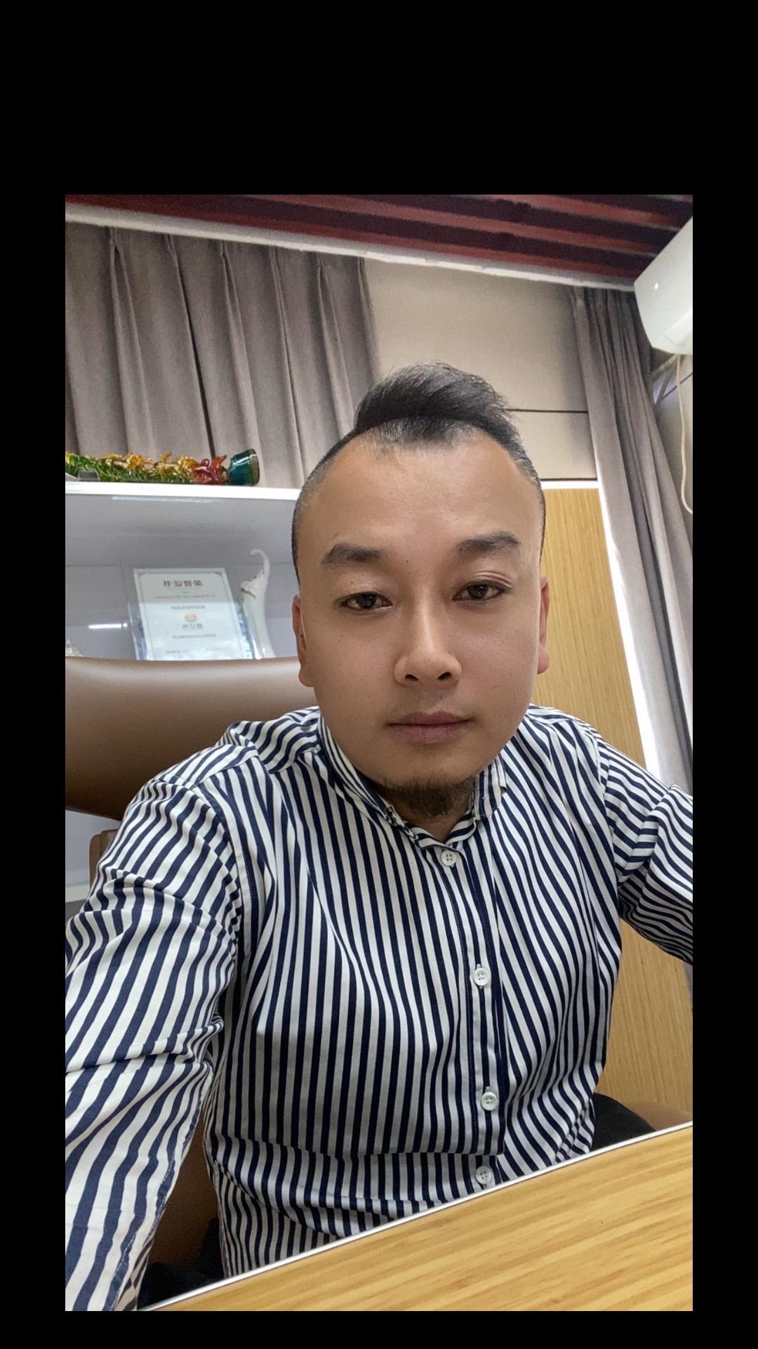 尽量远离那些不着调，不靠谱的人，
毕竟跟有谱的人同行，才能奏响乐章。