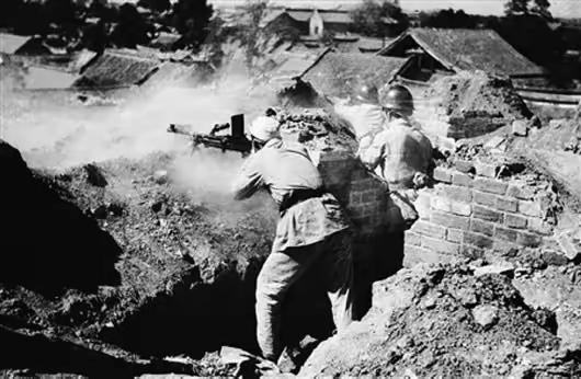 1948年，济南战役中，王耀武有一个团，被包围后仍死战不退，全团7个连1000多