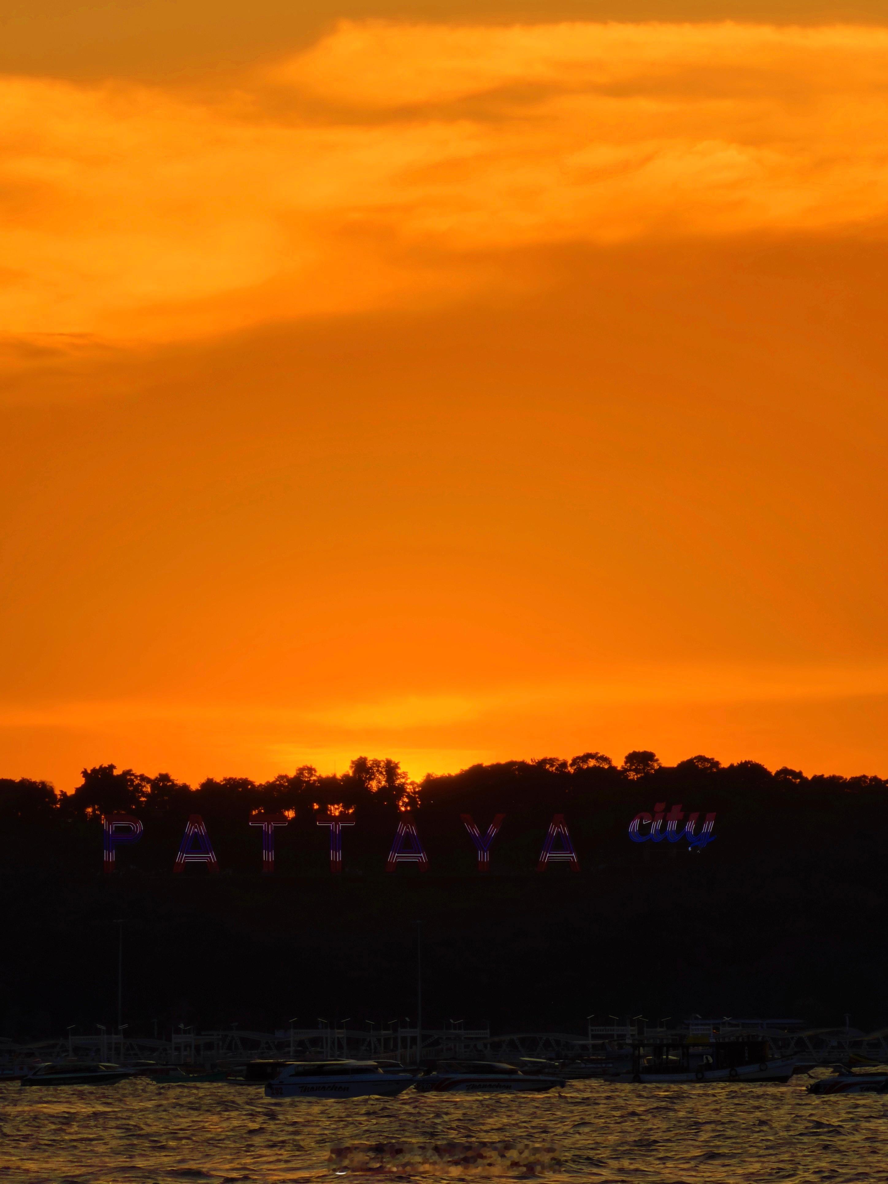 没有人可以拒绝在海边看日落🌅 