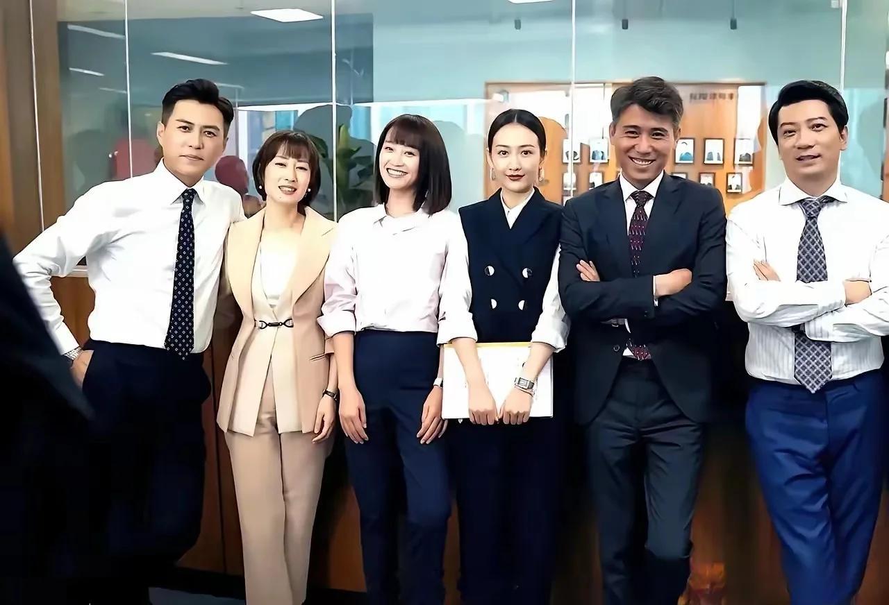 一眼就看到了靳东和王欧，你还认识谁？ 