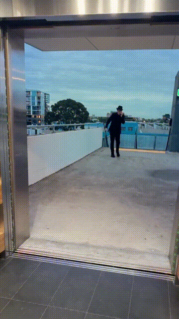 真正看穿一个人，不要听他嘴上说什么，直接看他在钱上的态度，其他都是扯淡。说真话的