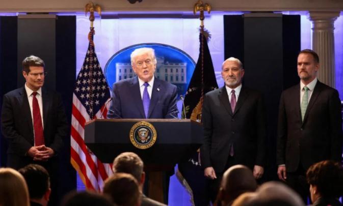 特朗普今天谈关税，再次拿中国说事：“我们几乎被世界上每一个国家薅羊毛、占便宜。他