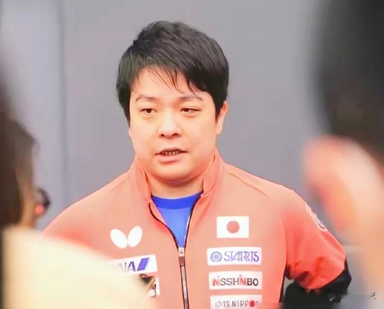 日本队输球后，岸川圣也这番话，听着有点把锅往张本智和身上扣了。

他先道歉，随后
