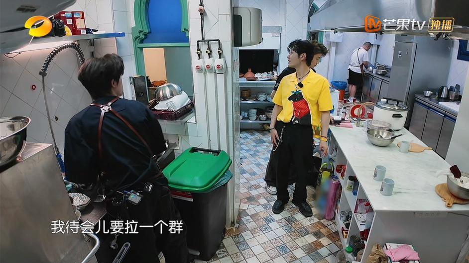 黄晓明这一举动太博好感了！

中餐厅录制遇上了翟潇闻的生日，黄晓明为小岳岳送行的