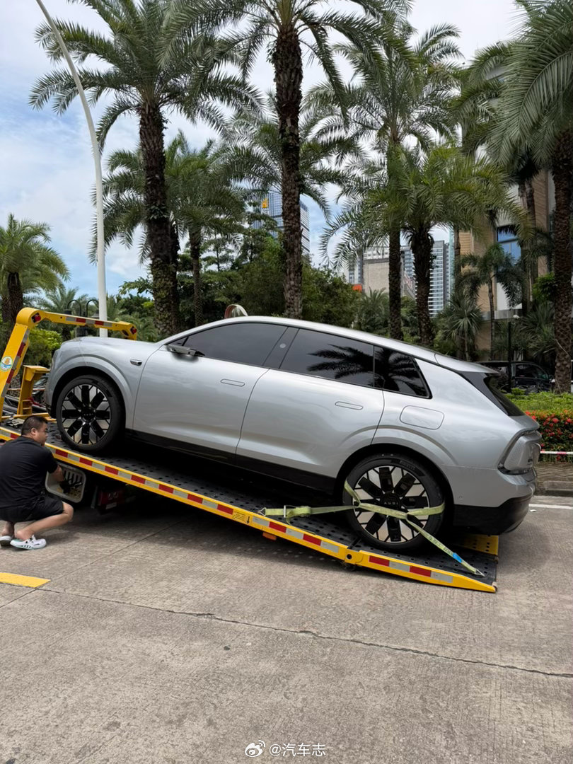 签收个大快递～超帅超前卫的AUDI E7X这套设计语言放在SUV上会比E5 Sp