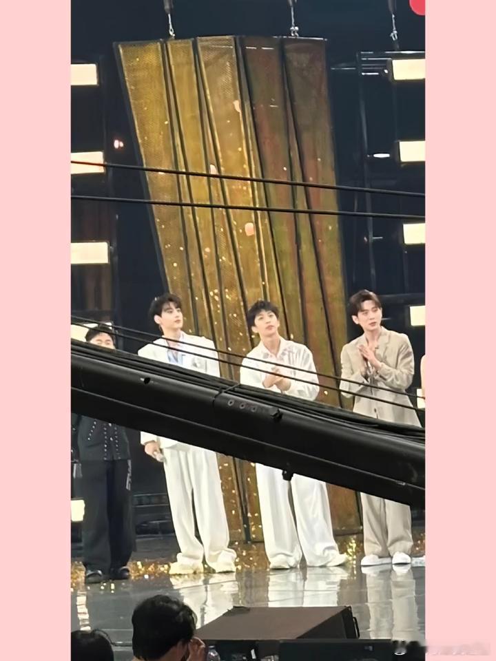 田栩宁粉丝被表扬了柠檬水好不容易，一个夏天了还是只给看盗版[二哈][二哈]田栩宁
