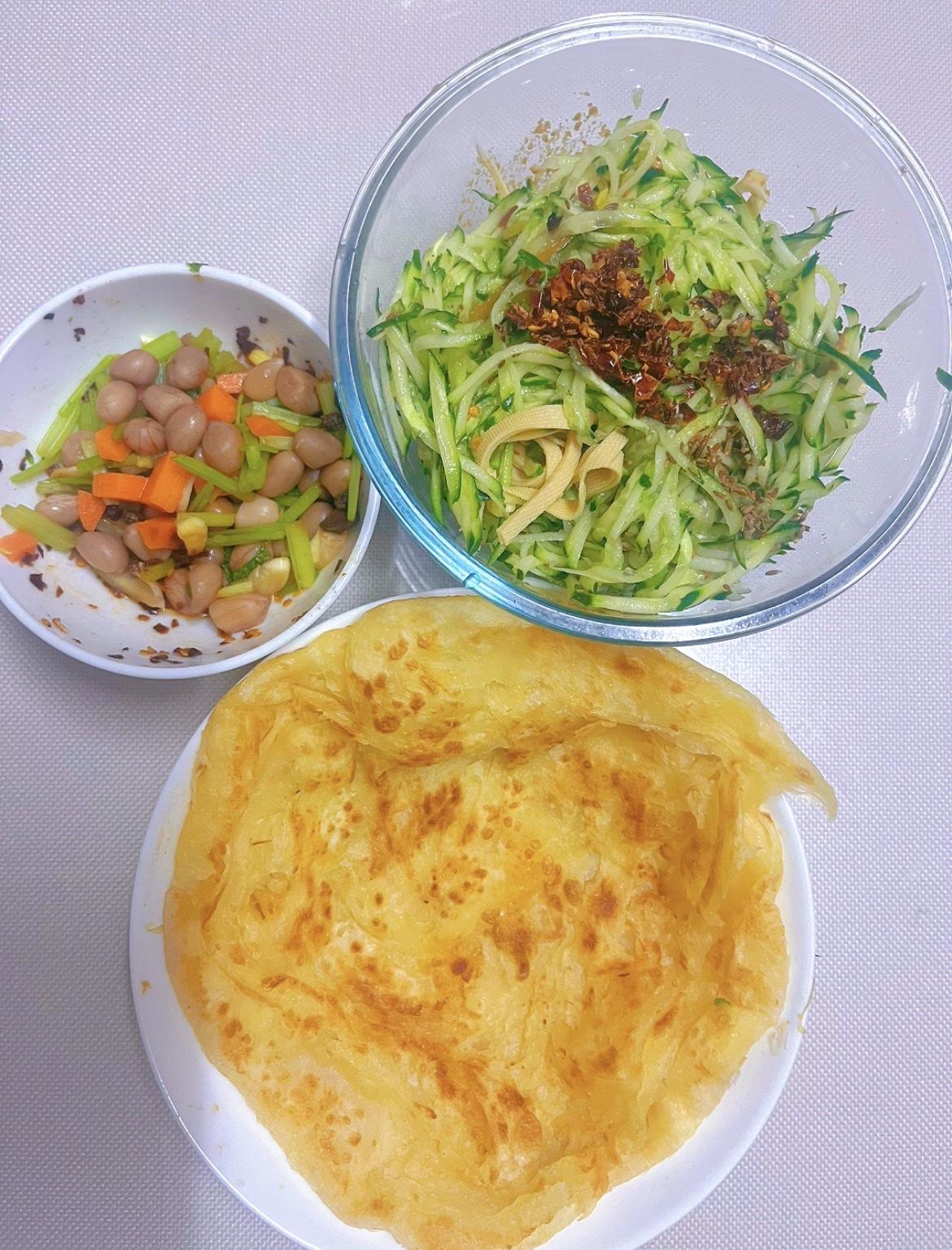 为什么不相信光？
跑输指数自罚吃素！
三年后皈依佛门，法号：戒色[害羞][害羞]