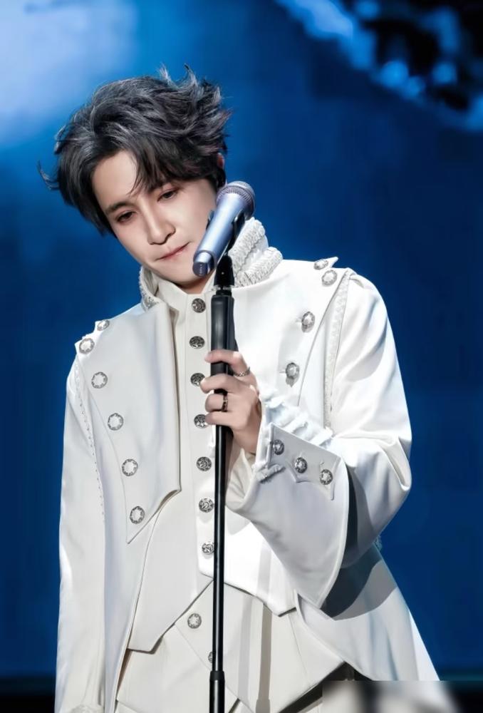 昨天谢娜一篇长文死死把薛之谦逼到墙角，一把扯下他捂了整整九年的遮羞布。你还指望定