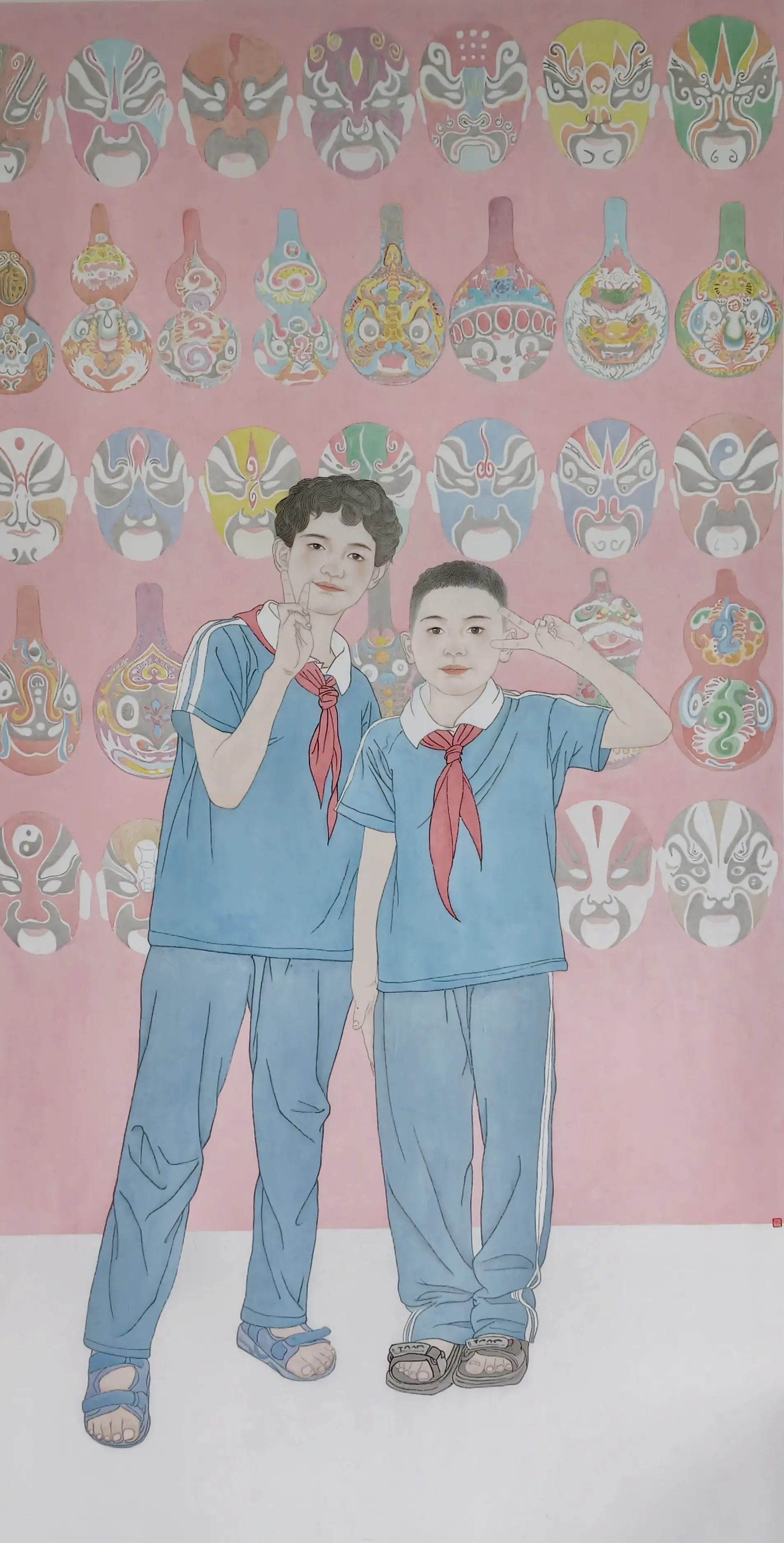彩面琳琅作背景， 少年眉眼带清光。 红巾一角承星火， 不负韶华续雅章。
