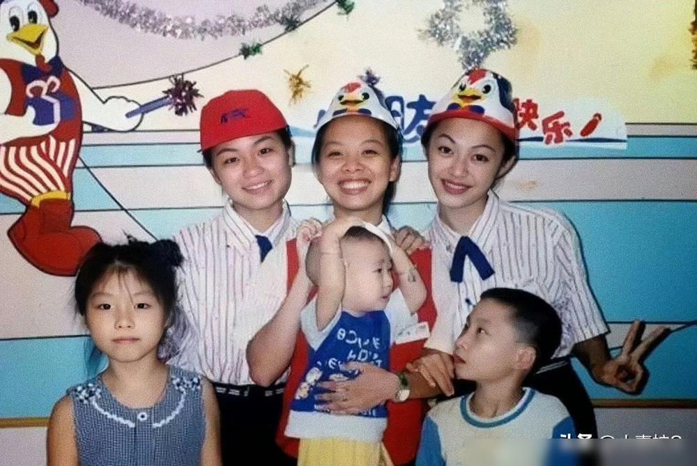 我靠！姚晨刚炸出大瓜！藏了8年的离婚，俩娃到昨天才知情！
你想想，18岁的她在