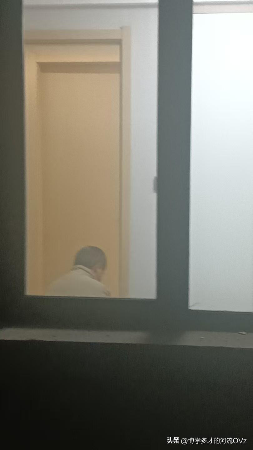 今天是金碧物业走后的第122天，大明5月的第30天。

“哪里来的脑子不好的，才