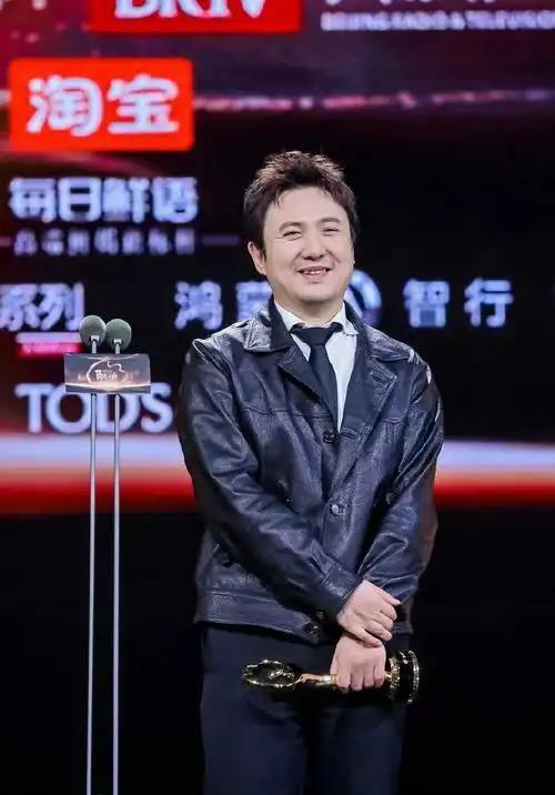 沈腾最大的奖 微博King“沈腾最大的奖是微博King”这个热搜，看似调侃，实则