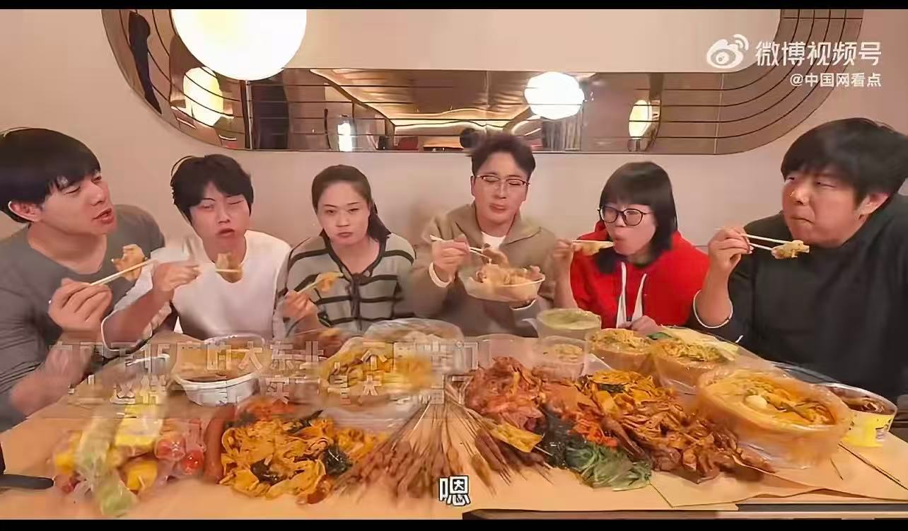 必须能！骑手保温箱层层锁温，餐品裹得严实，送到手里带着锅气，一口下肚从头暖到脚～