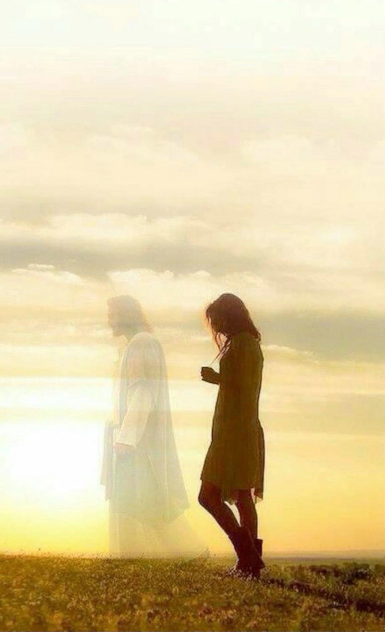 我们特别要强令那些缺德鬼、阴险分子不得胡说乱道；其实他们也跟我们一样被人类的灾难