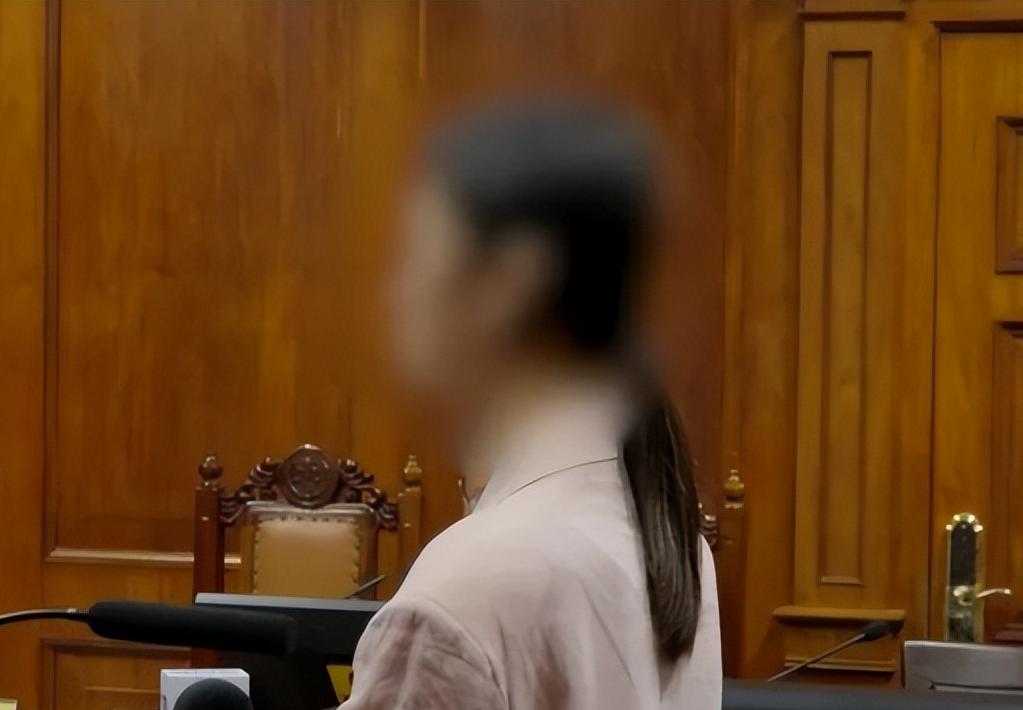 上海，一女子跟男友同居后，没有采取避孕措施，有3次的意外怀孕经历，但每次怀孕后女