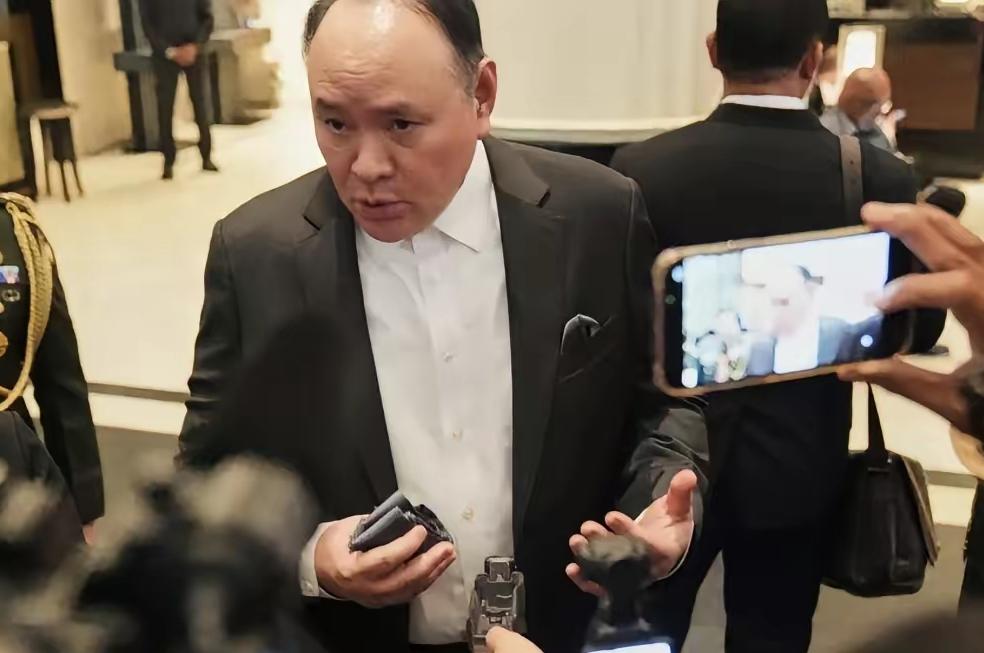 菲防长恐吓中国：如果中方拖走那艘破船，构成战争行为
菲律宾防长特奥多罗最近又对着