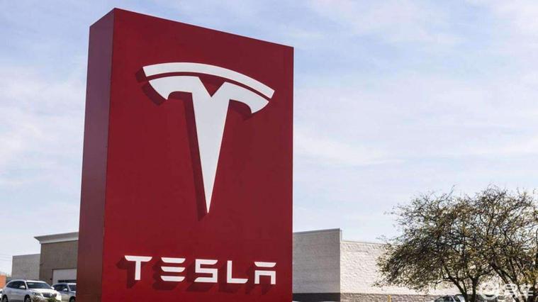 特斯拉能做，国产车也能做！小鹏P7+纯视觉AI智驾，到哪都能开
在智能驾驶的赛道