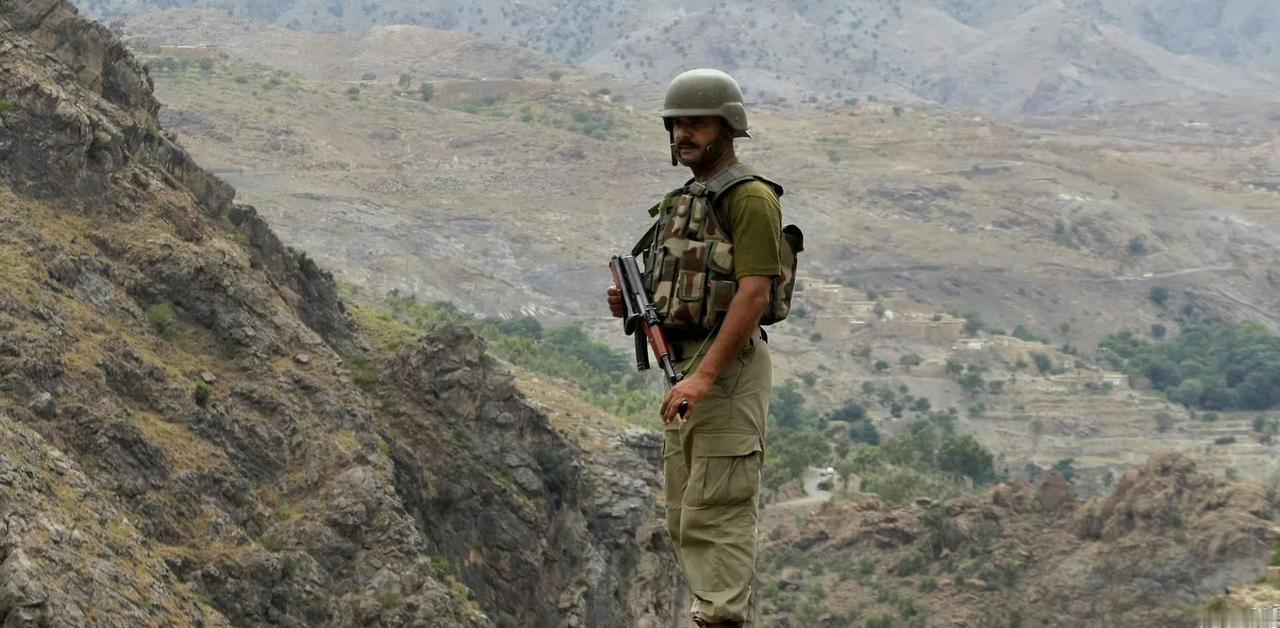 经过一昼夜的激烈战斗，阿富汗方面宣布，已经让巴基斯坦军队付出了五十余人的伤亡。一