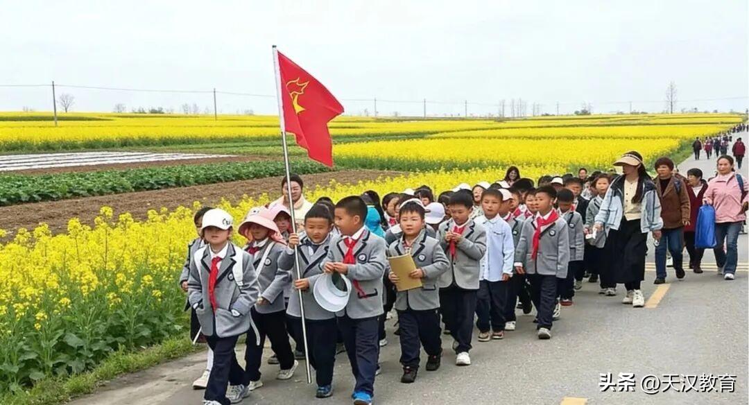 3月25日至3月27日，城固县润东教育集团组织全体学生，分年级、分三批次徒步3公