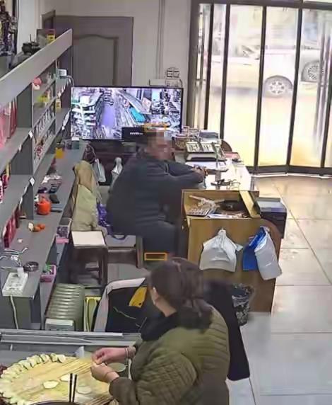 新乡一对夫妻上一秒在聊天，下一秒丈夫身体不适去世，逝者儿子：父亲63岁，突发心梗