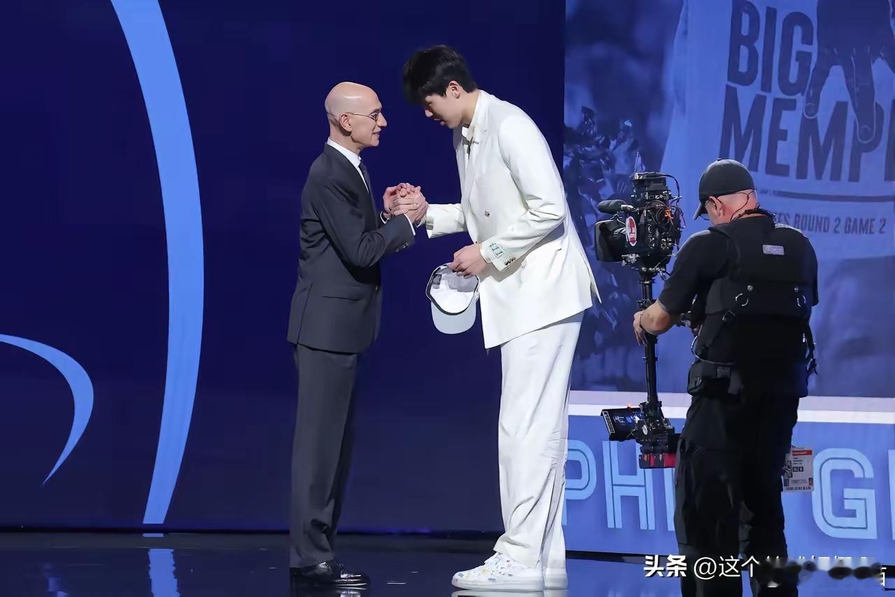 国际足联主席：你们都说我死不要脸，一定要把中国队抬进世界杯。那我问你，打篮球的是