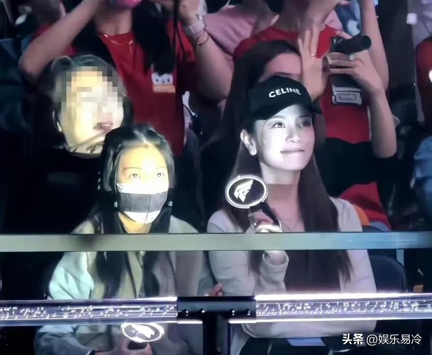 “周渝民妻女首次公开”上了热搜，这个话题也太搞笑了，他妻女露不露面对社会有什么重