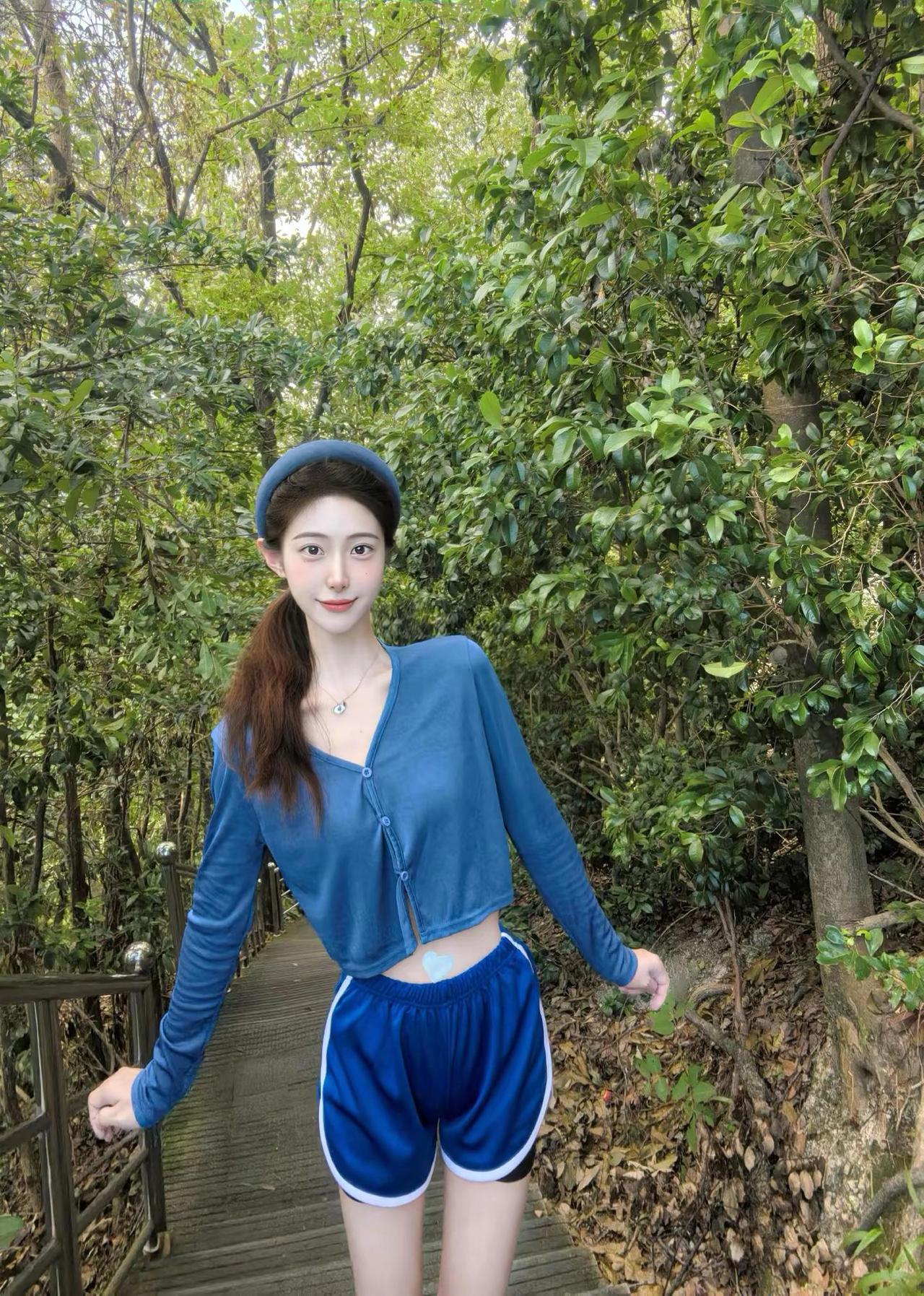 松弛感日常穿搭 浅交一下我的夏季穿搭作业 姐姐甜妹bgm太上头了，那就再发一张