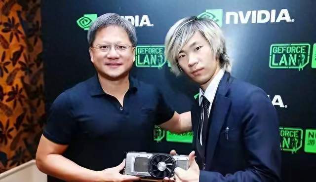 英伟达真正危机来了！中美四大 AI 巨头集体自研芯片，精准狙击命脉