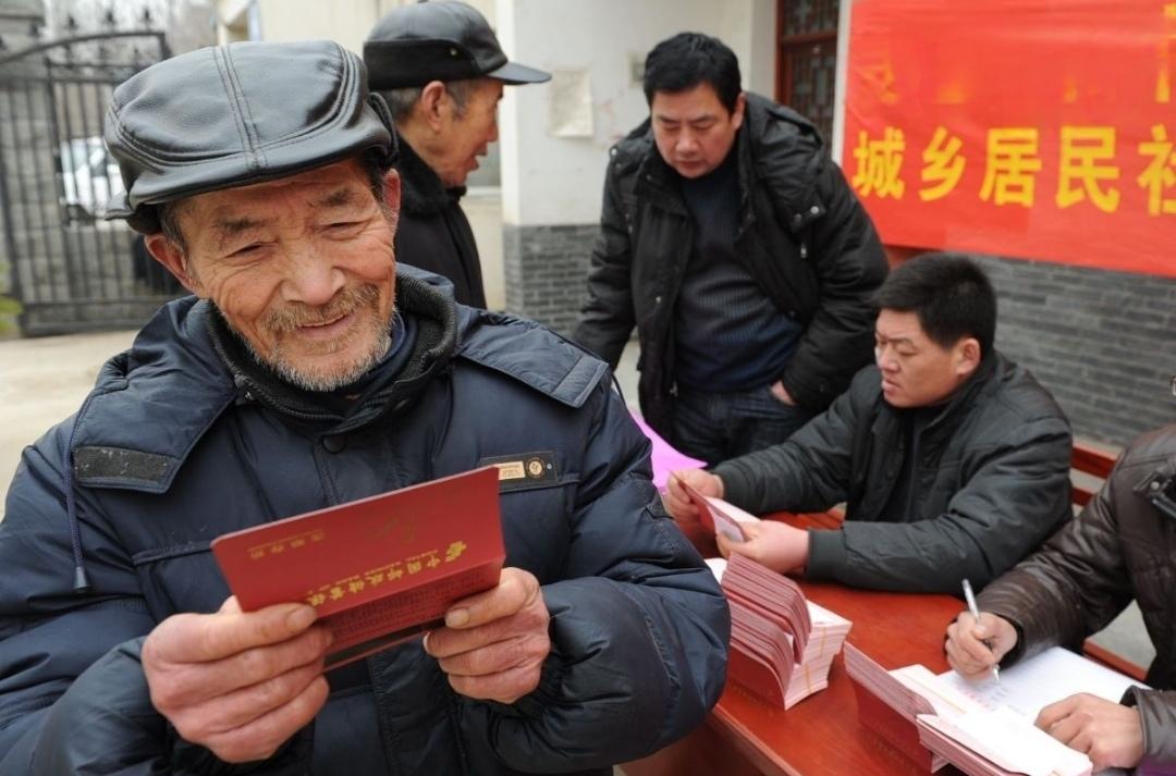 ＃农村老人养老怎么办＃
    我认为农村老人养老可通过‌政策支持、服务设施利用