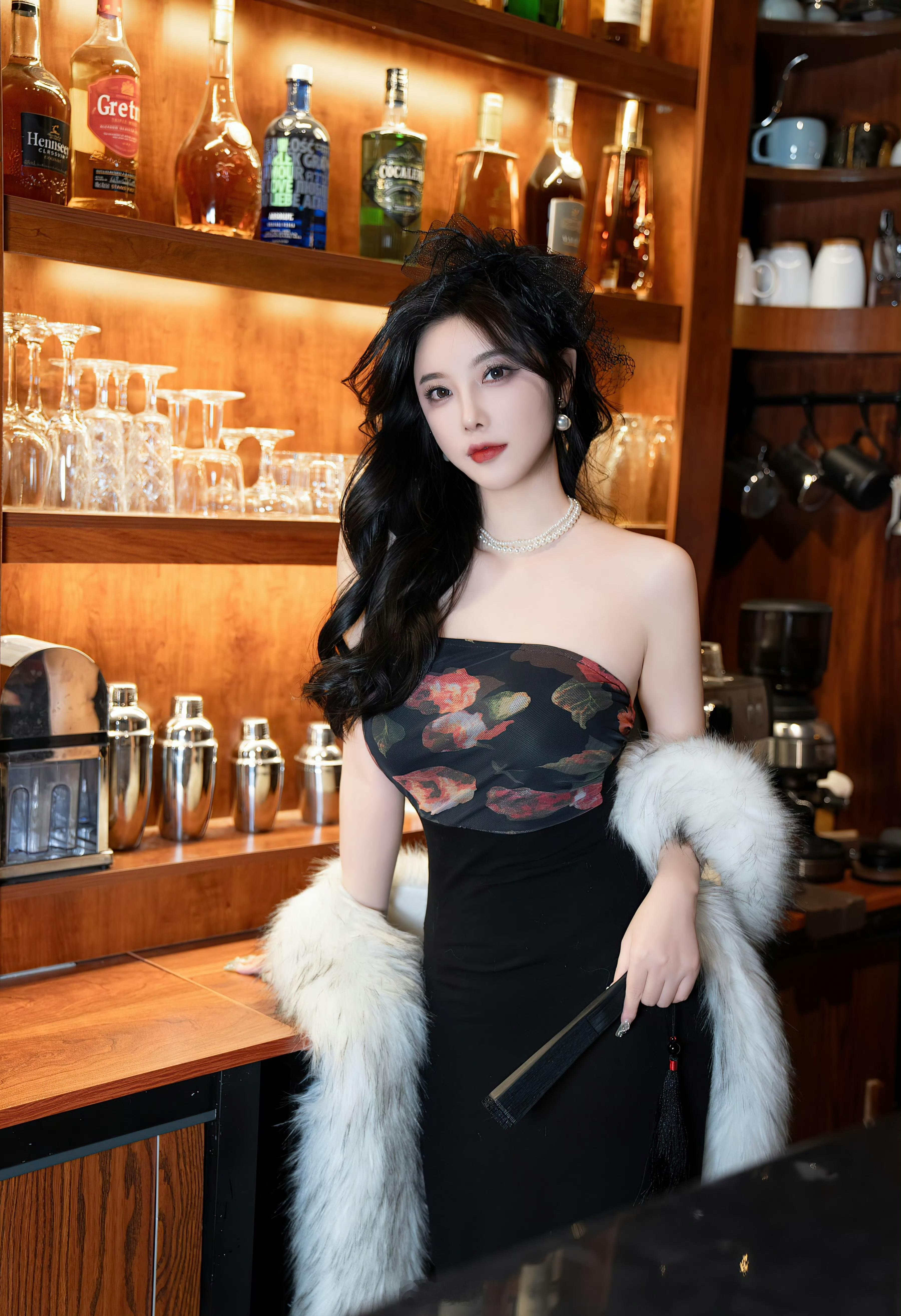 摇晃的红酒杯 ​​​
