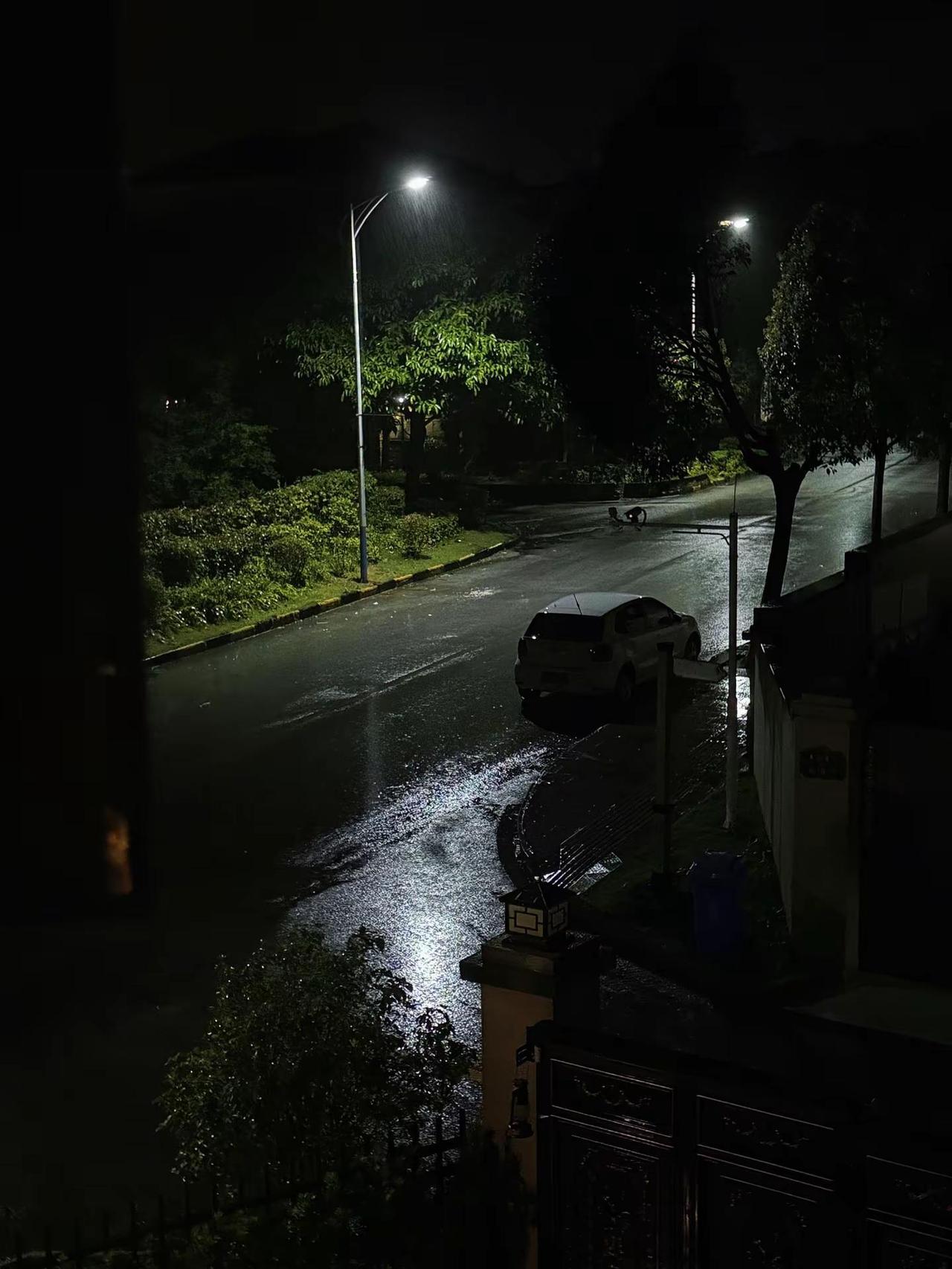 听风听雨无眠 又是不眠夜 睡不着的冒个泡