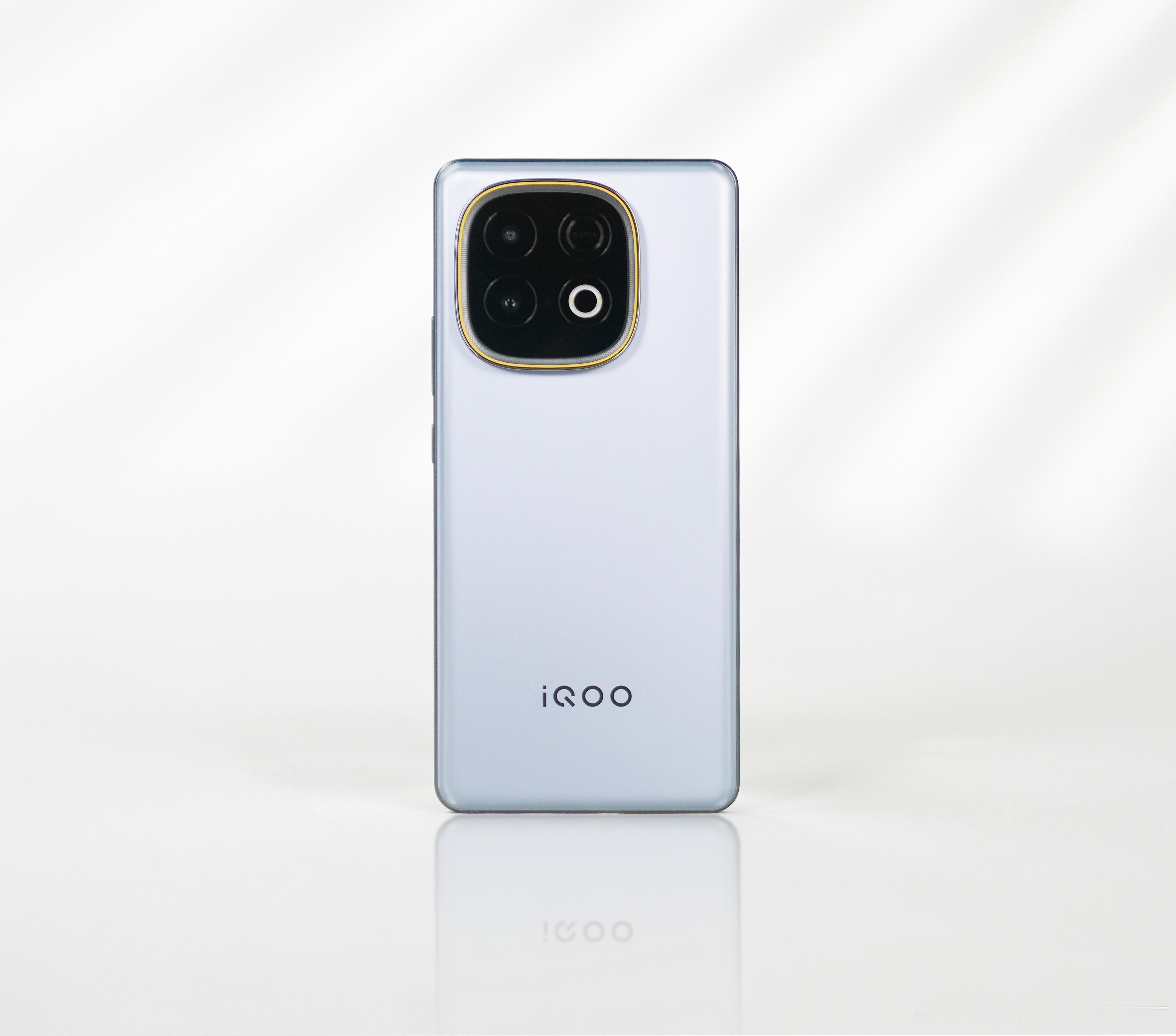 Z10 Turbo套娃家族又有新成员，Z10 Turbo+主要升级在天玑9400