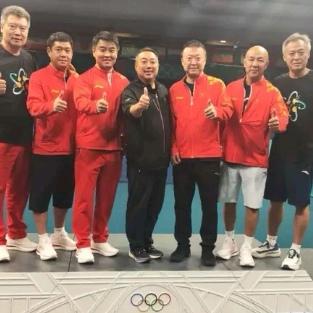 想要当好国乒总教练，并不只是懂打球那么简单。
 
首先要有过硬的专业眼光，看得清