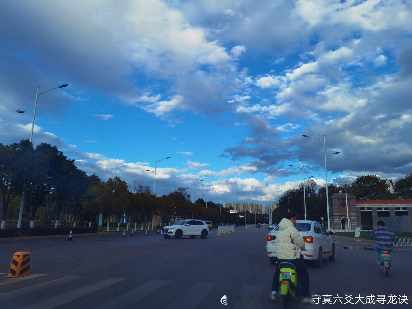 工程行业从业者项目遍布全国各个省市，工地选址、动工择吉、厂房勘测需求频繁，专门奔
