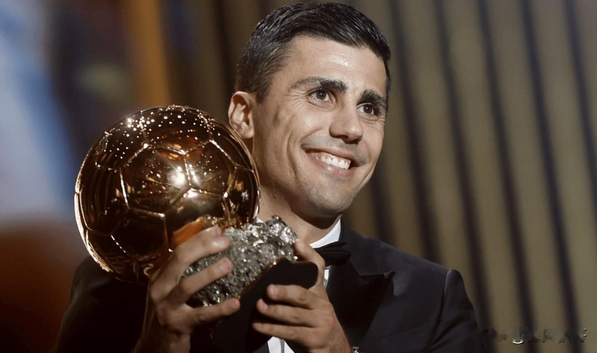 2024年10月28日，金球奖颁奖典礼在巴黎上演了一出大戏。曼城铁腰罗德里力压皇