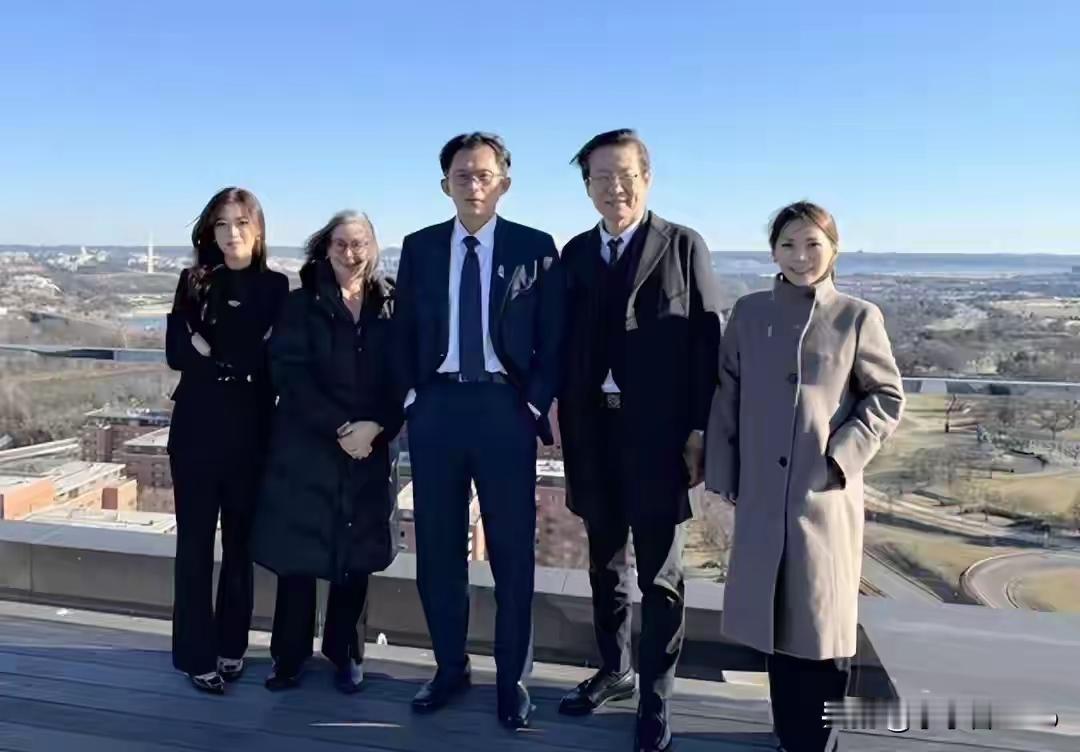 跪了、跪了！台湾蓝绿白三党，齐刷刷向美国跪了！
​​跪了、跪了！台湾蓝绿白三党，